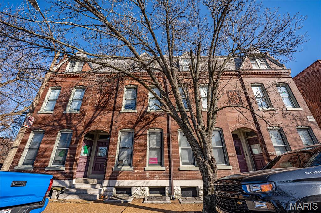 1916 Menard Street