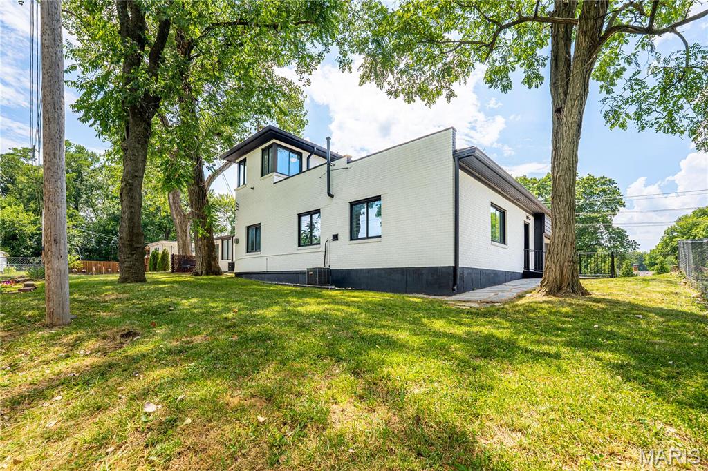 1118 S Laclede Station Road