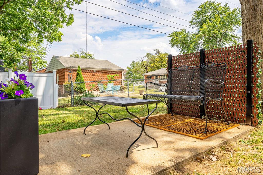 1118 S Laclede Station Road