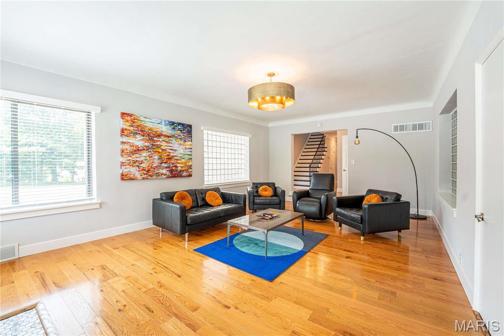 1118 S Laclede Station Road