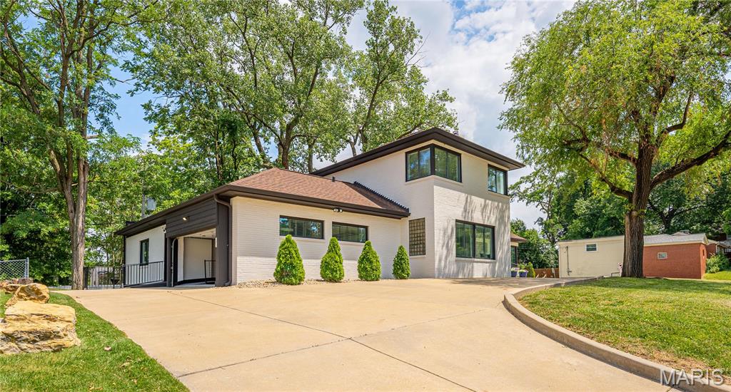 1118 S Laclede Station Road