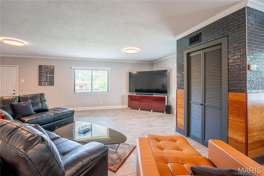 1118 S Laclede Station Road