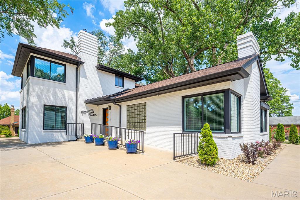 1118 S Laclede Station Road