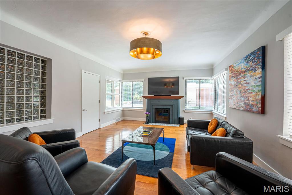 1118 S Laclede Station Road