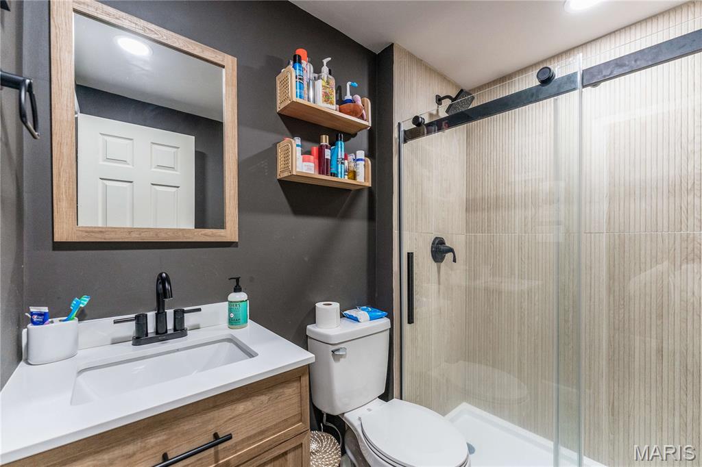 2211 Menard Street Unit: R