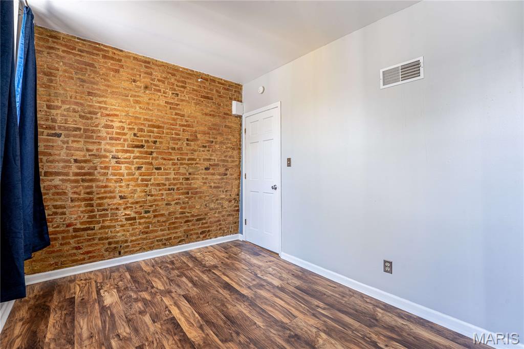 2211 Menard Street Unit: R