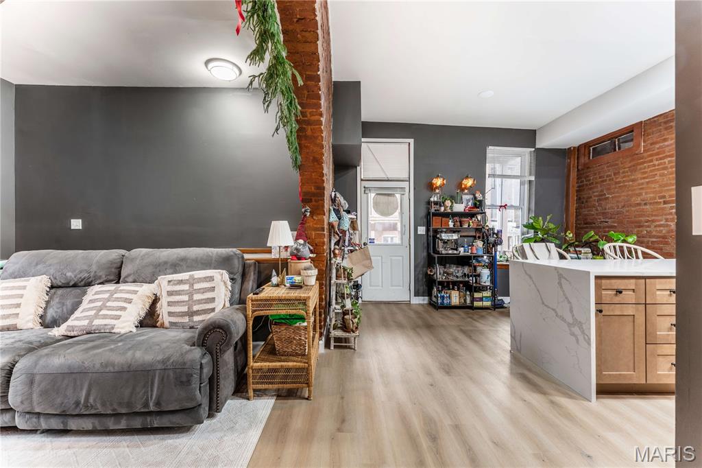 2211 Menard Street Unit: R