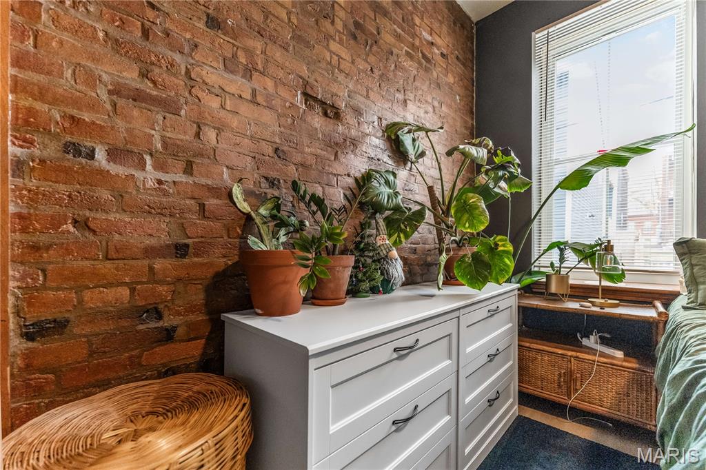 2211 Menard Street Unit: R