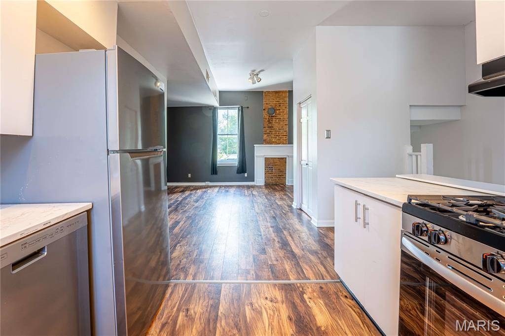 2211 Menard Street Unit: R