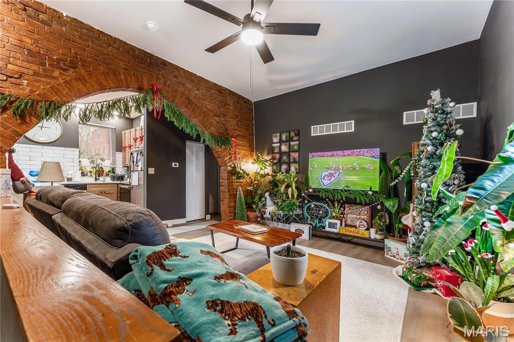 2211 Menard Street Unit: R