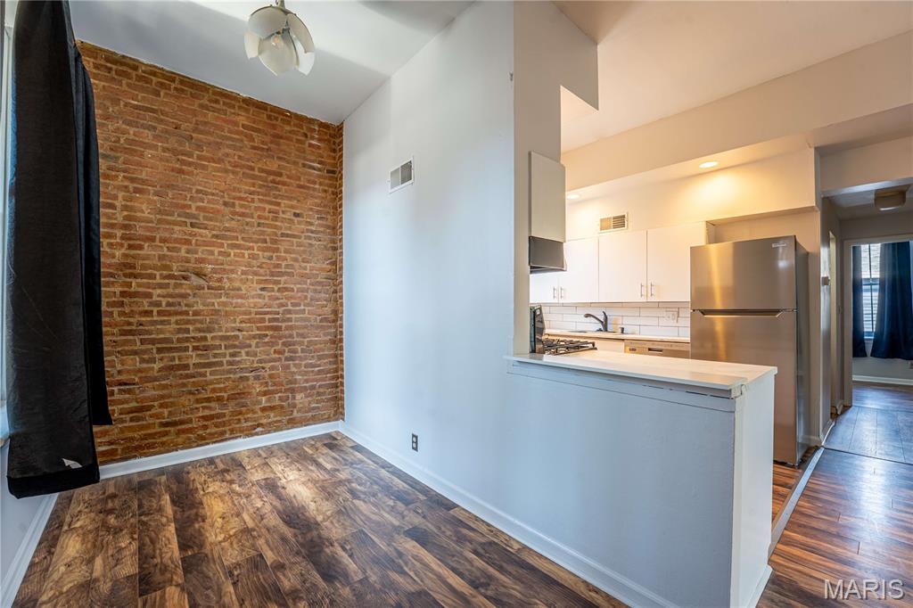 2211 Menard Street Unit: R