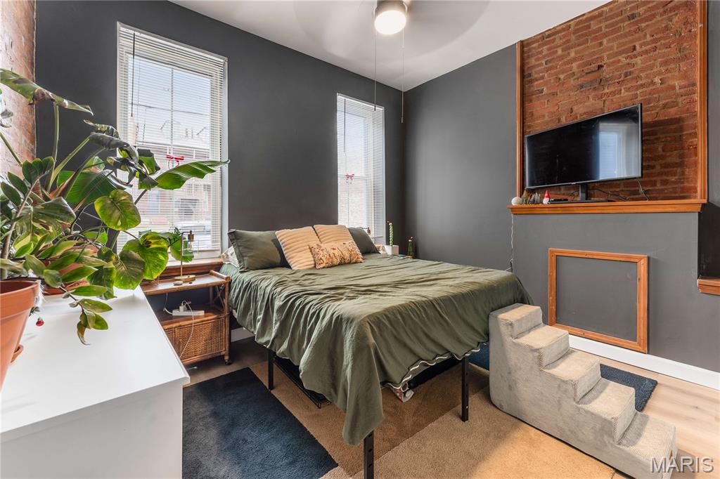 2211 Menard Street Unit: R
