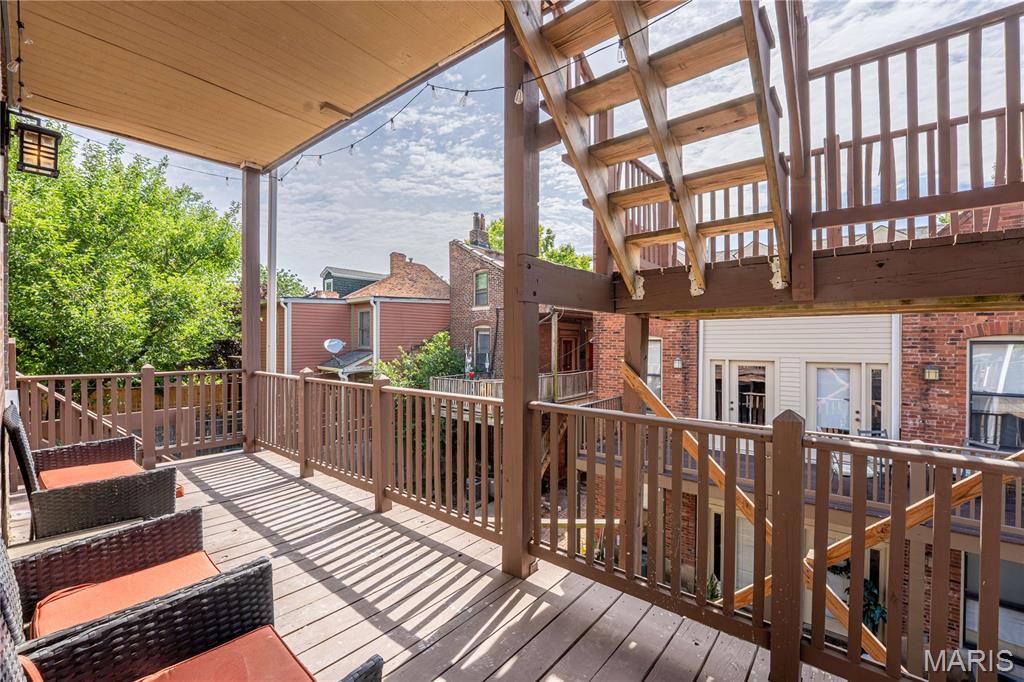 2211 Menard Street Unit: R