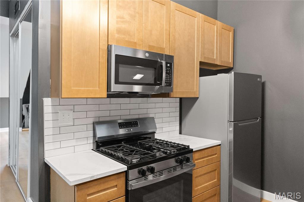 2211 Menard Street Unit: R