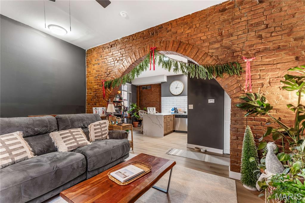 2211 Menard Street Unit: R