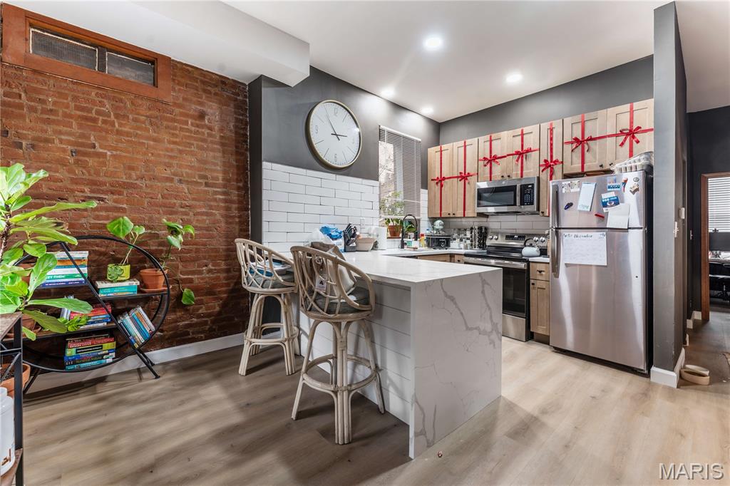 2211 Menard Street Unit: R