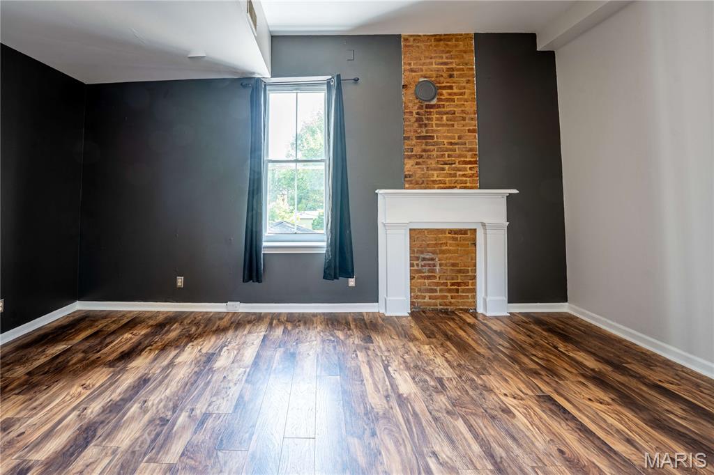 2211 Menard Street Unit: R