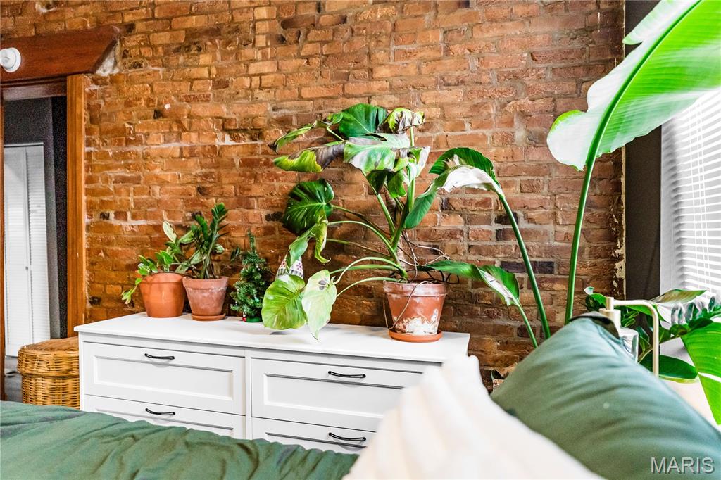 2211 Menard Street Unit: R