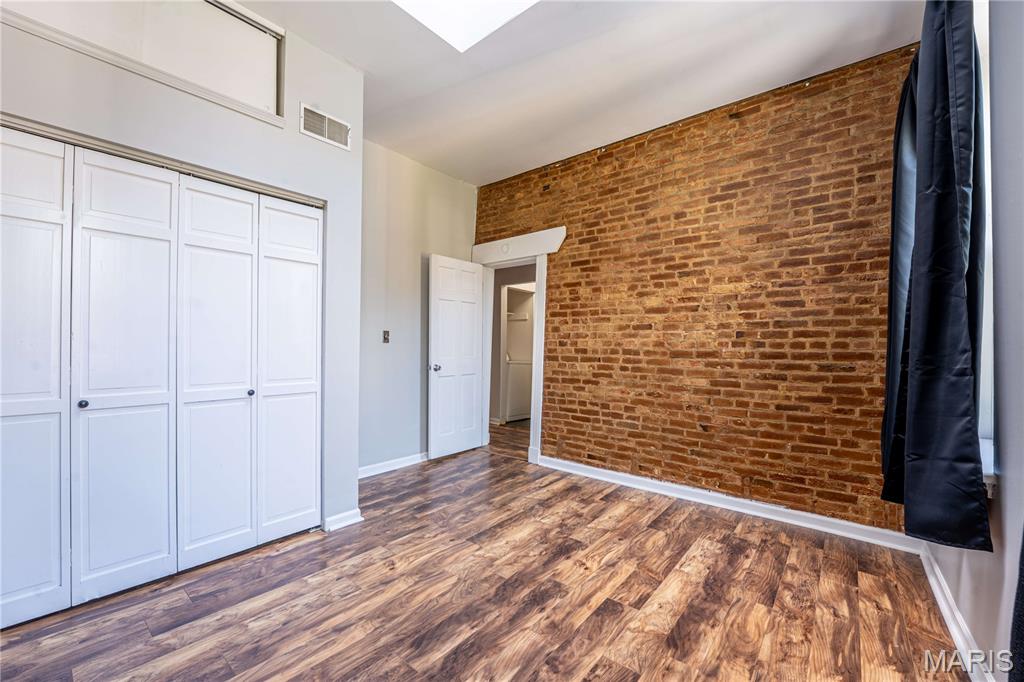 2211 Menard Street Unit: R