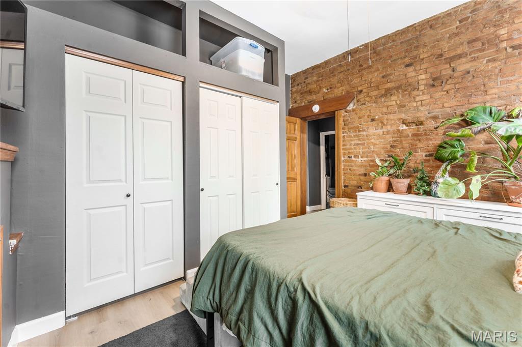 2211 Menard Street Unit: R