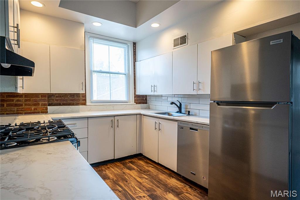 2211 Menard Street Unit: R