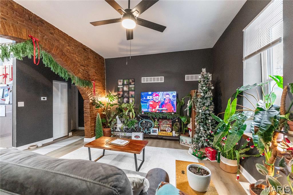 2211 Menard Street Unit: R