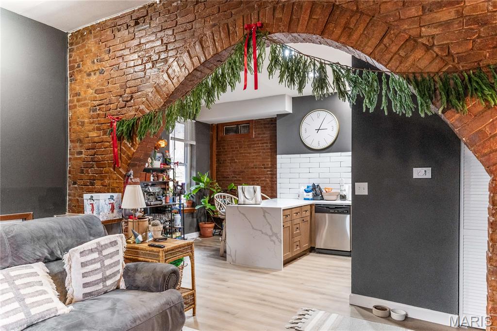 2211 Menard Street Unit: R