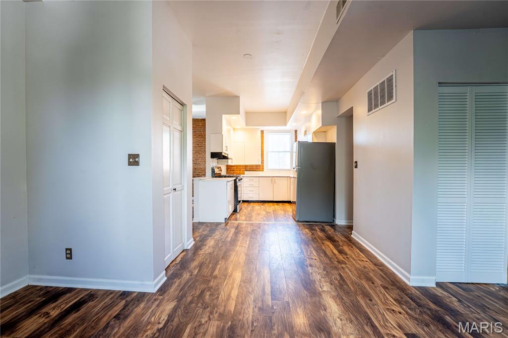 2211 Menard Street Unit: R