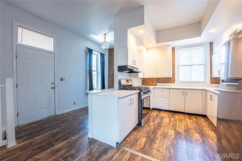 2211 Menard Street Unit: R