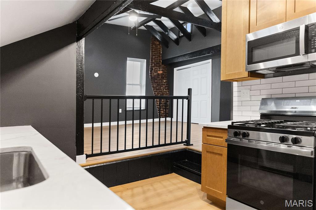 2211 Menard Street Unit: R