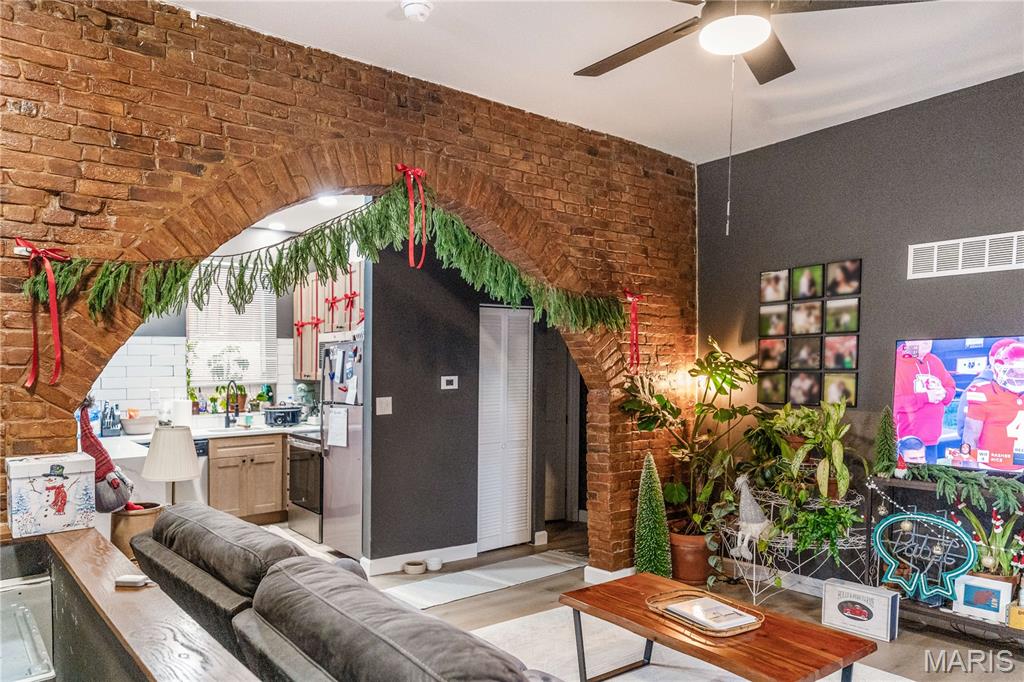 2211 Menard Street Unit: R