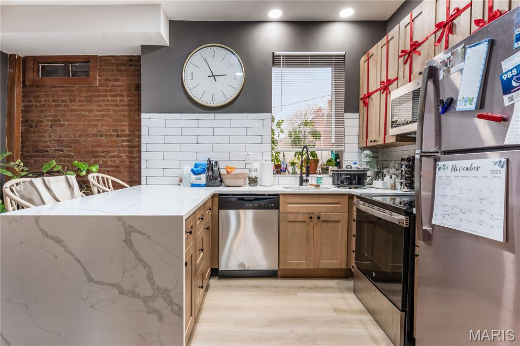 2211 Menard Street Unit: R