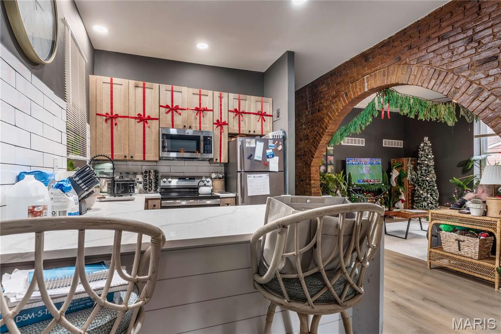 2211 Menard Street Unit: R