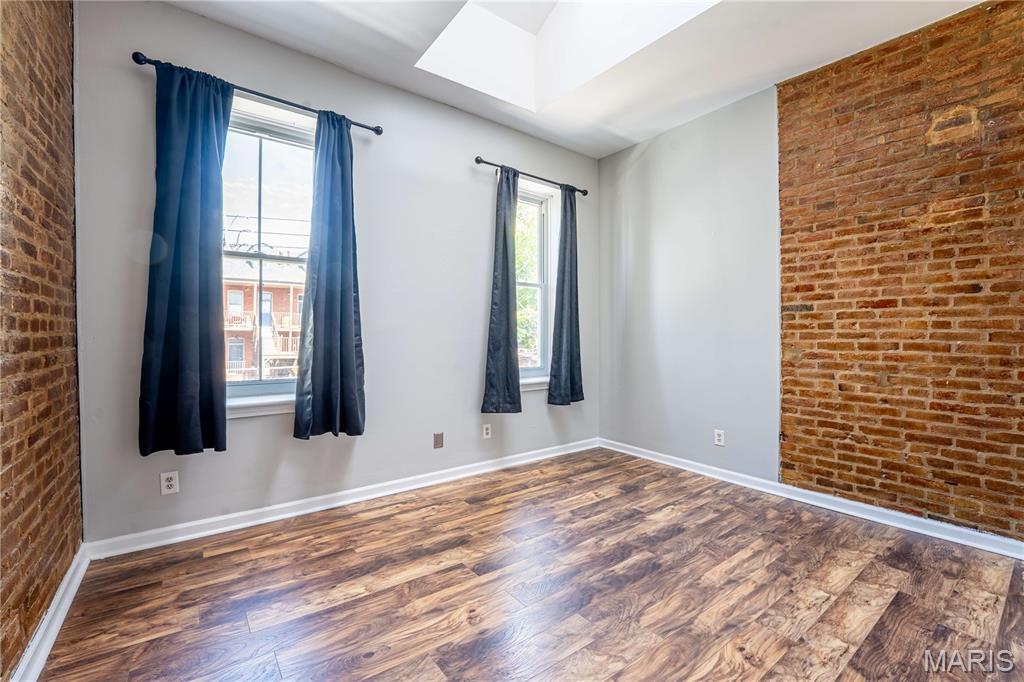 2211 Menard Street Unit: R