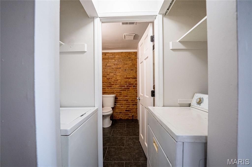 2211 Menard Street Unit: R