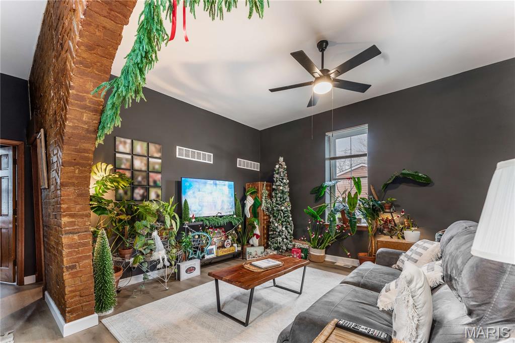 2211 Menard Street Unit: R