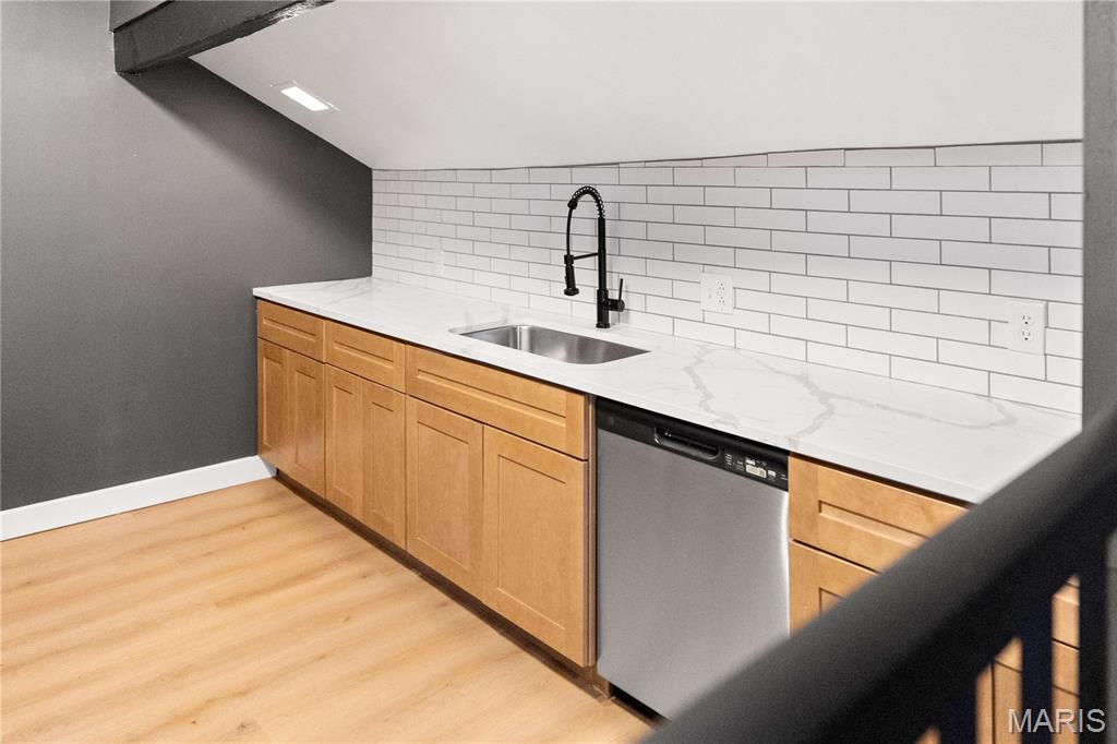 2211 Menard Street Unit: R