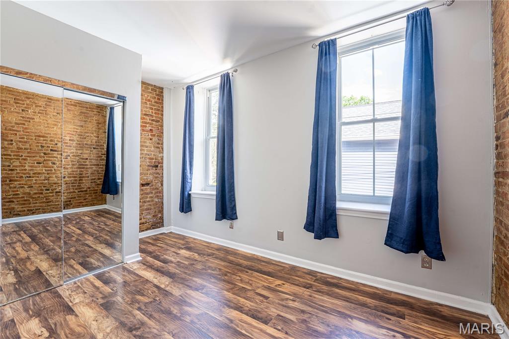 2211 Menard Street Unit: R