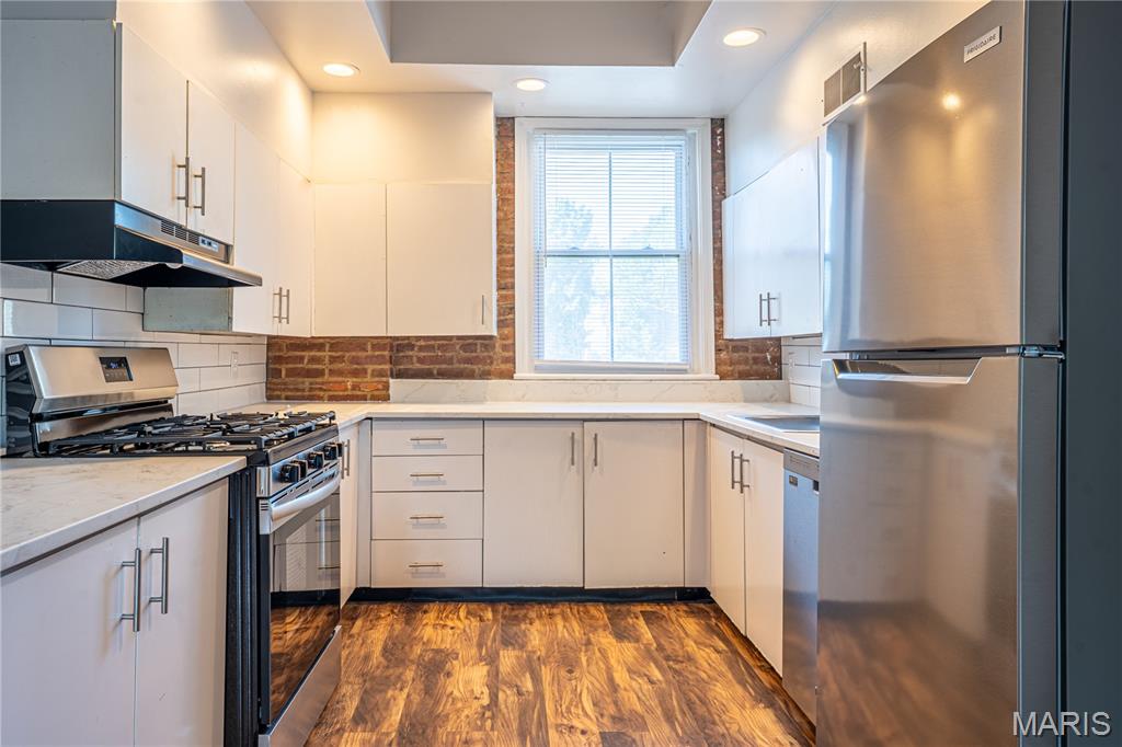 2211 Menard Street Unit: R