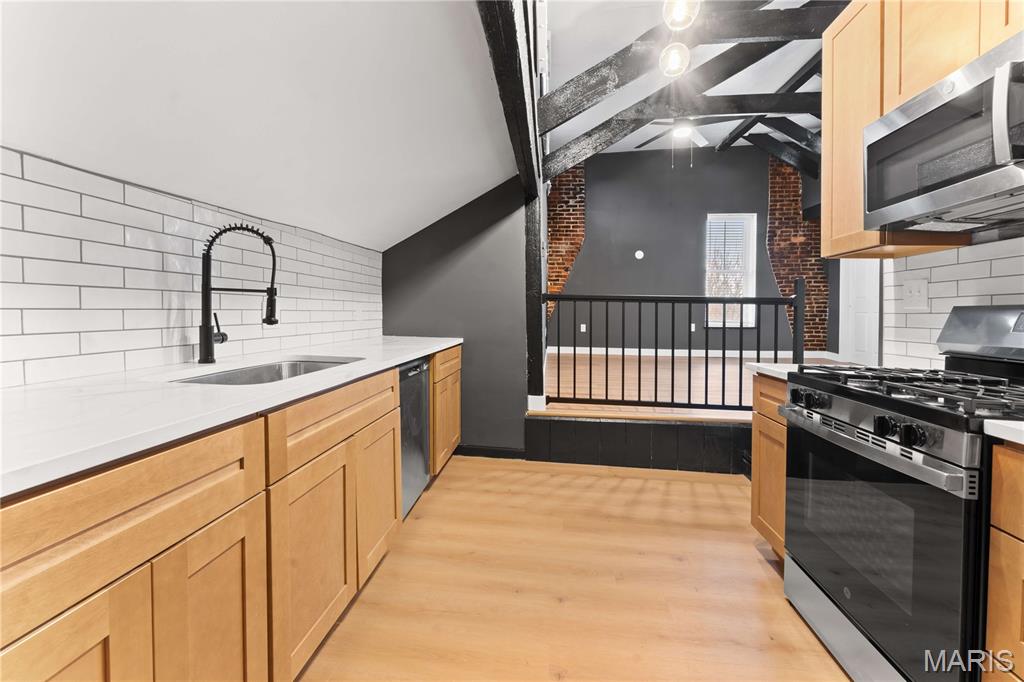 2211 Menard Street Unit: R