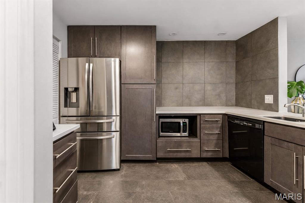 445 Clara Avenue Unit: 24