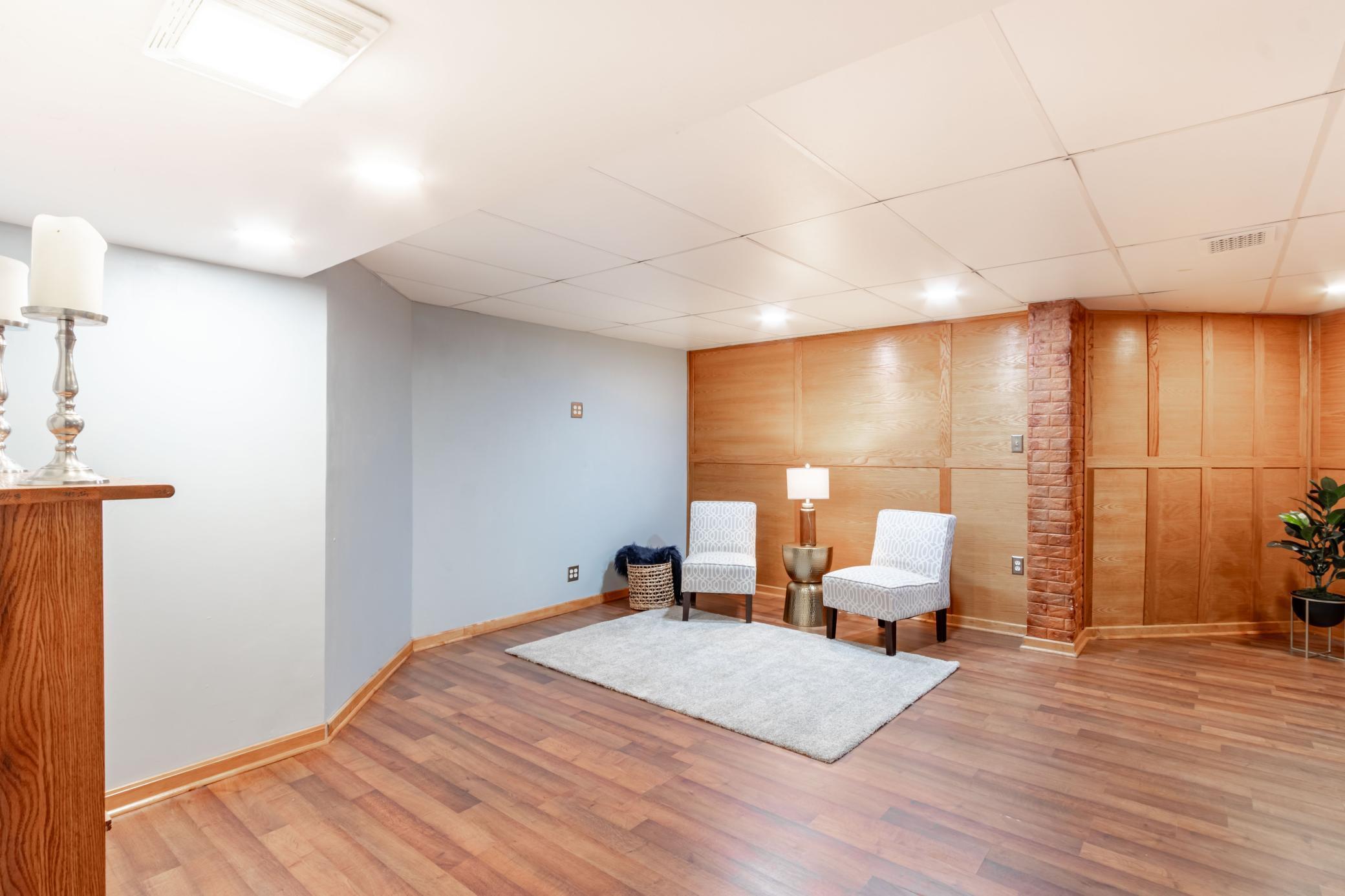 1345 Spencer Road W