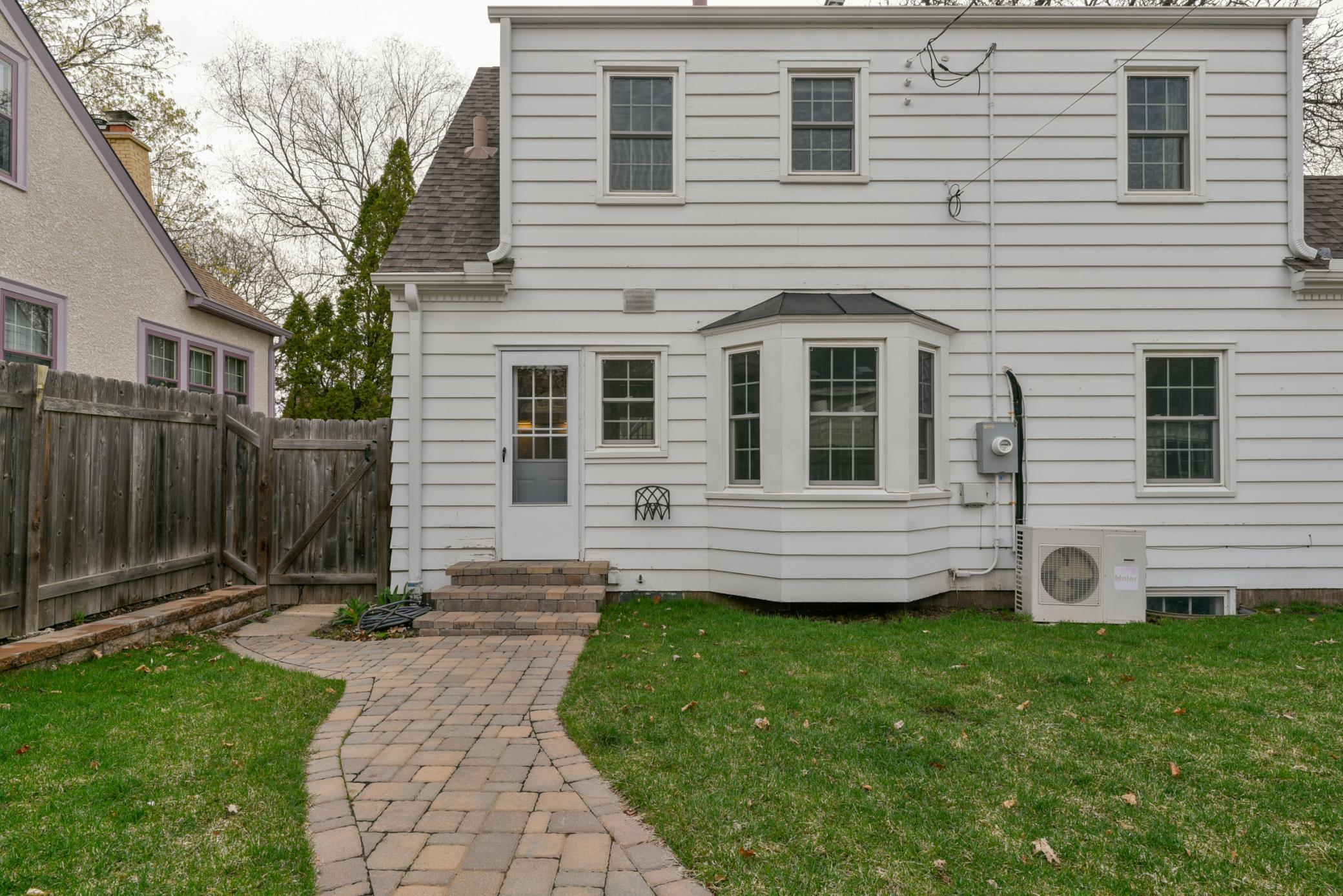5220 Shoreview Avenue