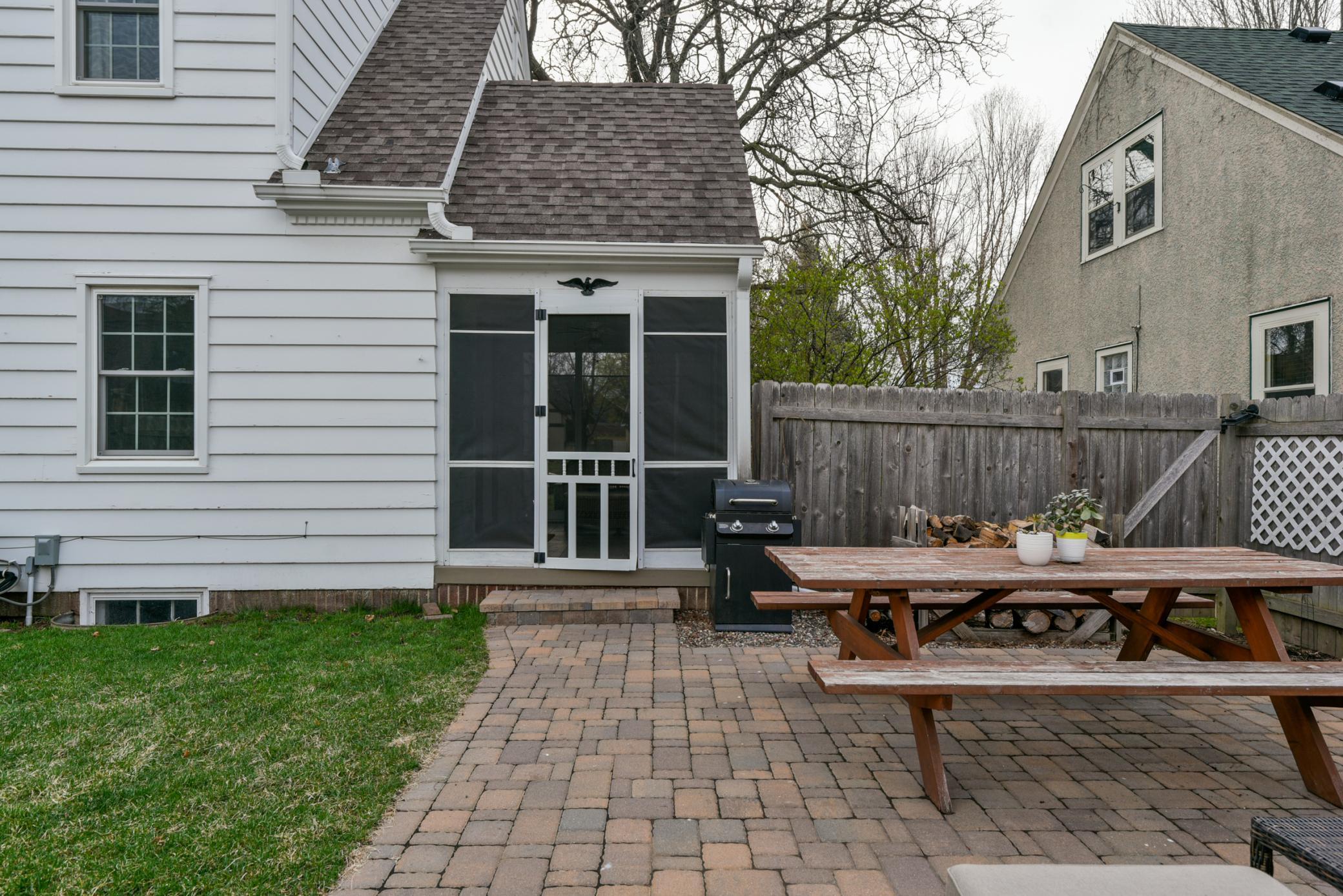5220 Shoreview Avenue