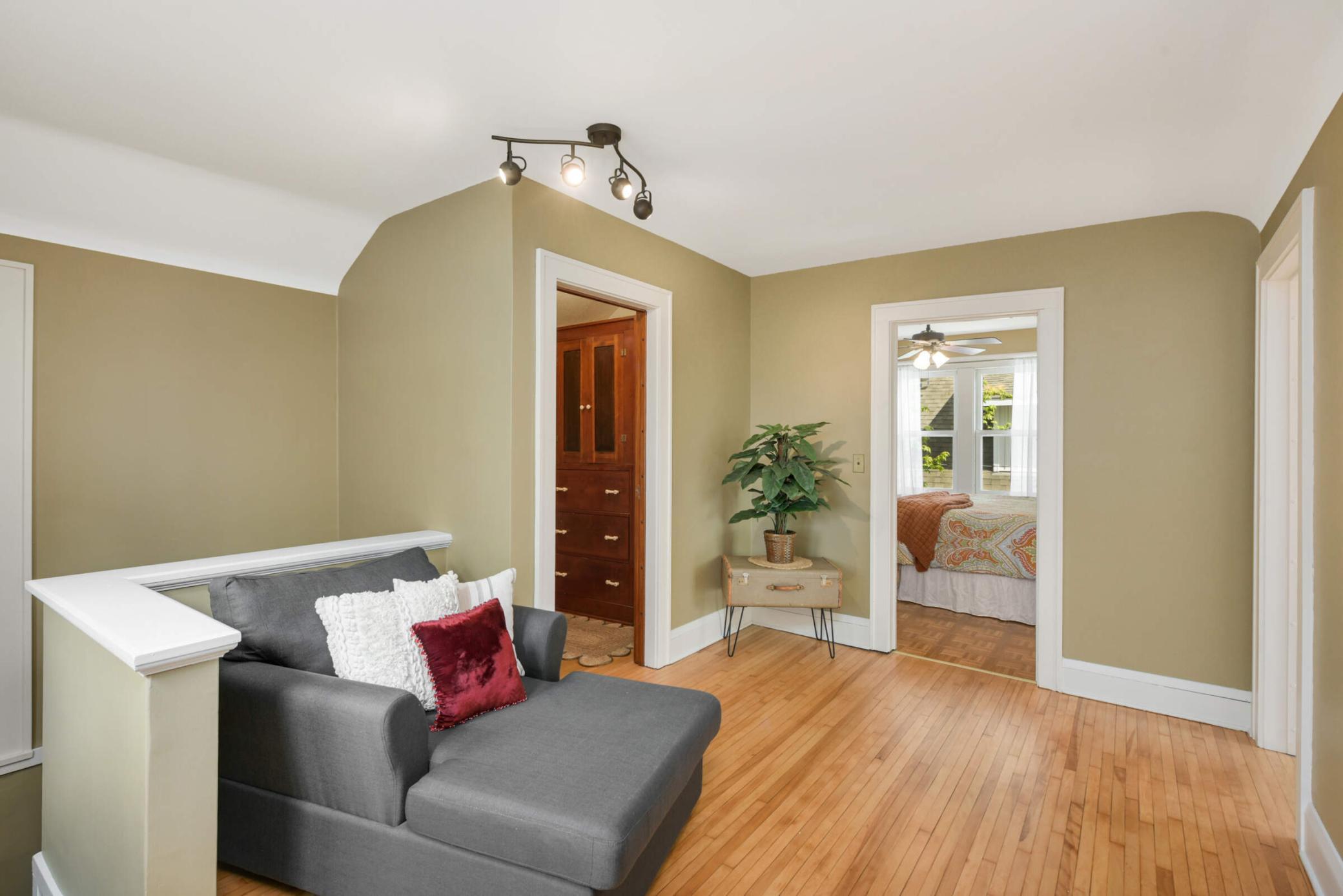 3819 Russell Avenue N