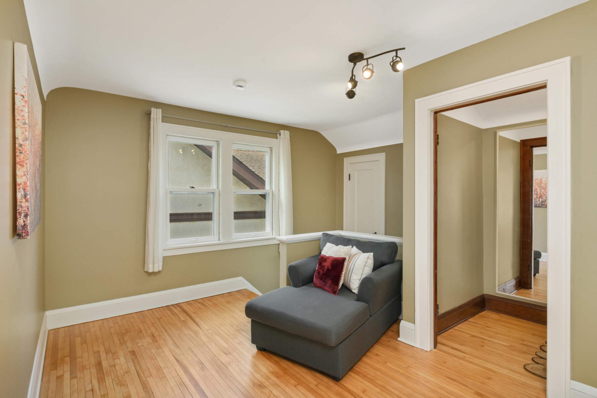 3819 Russell Avenue N