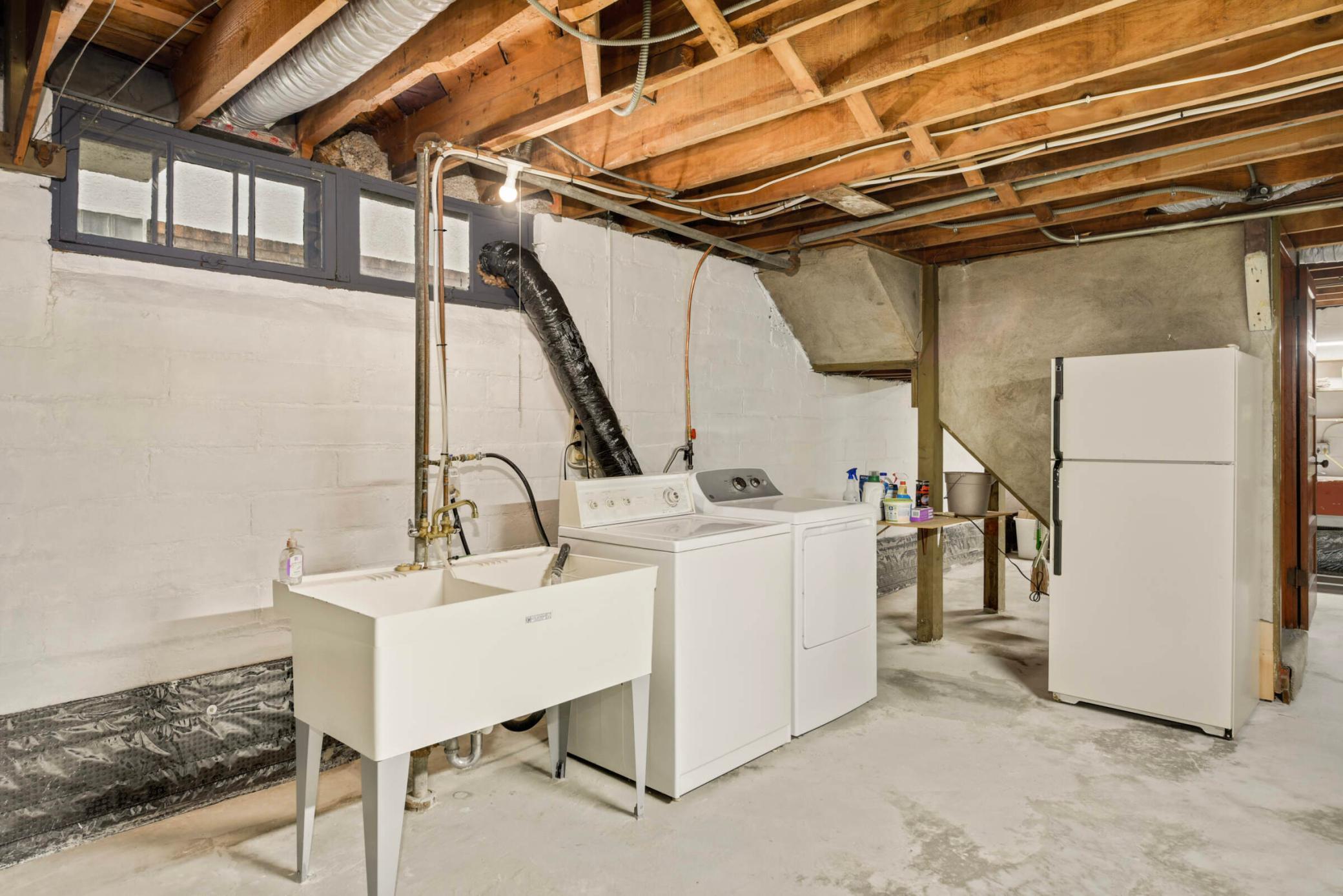 3819 Russell Avenue N