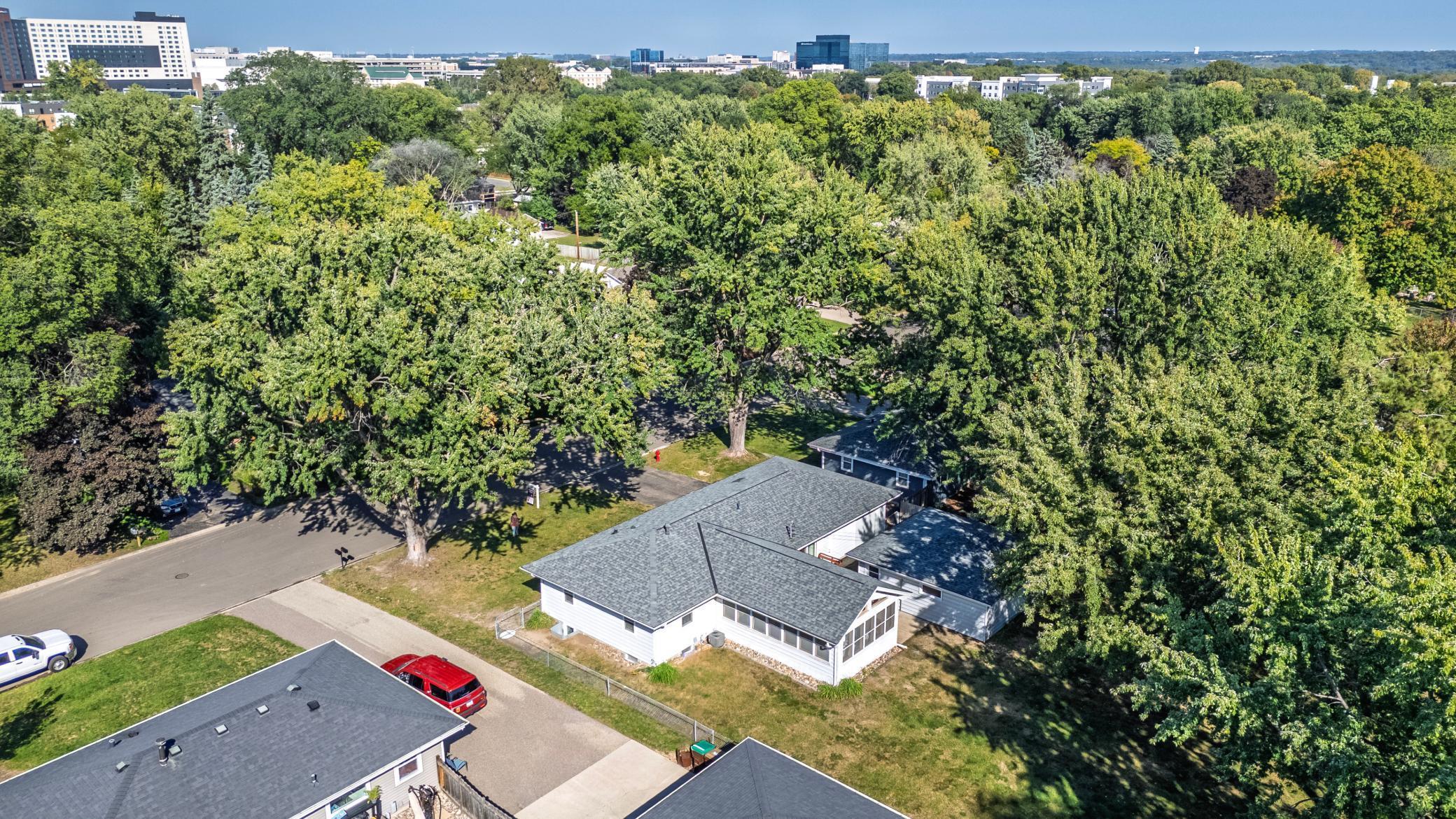 1913 E 86 1/2 Street
