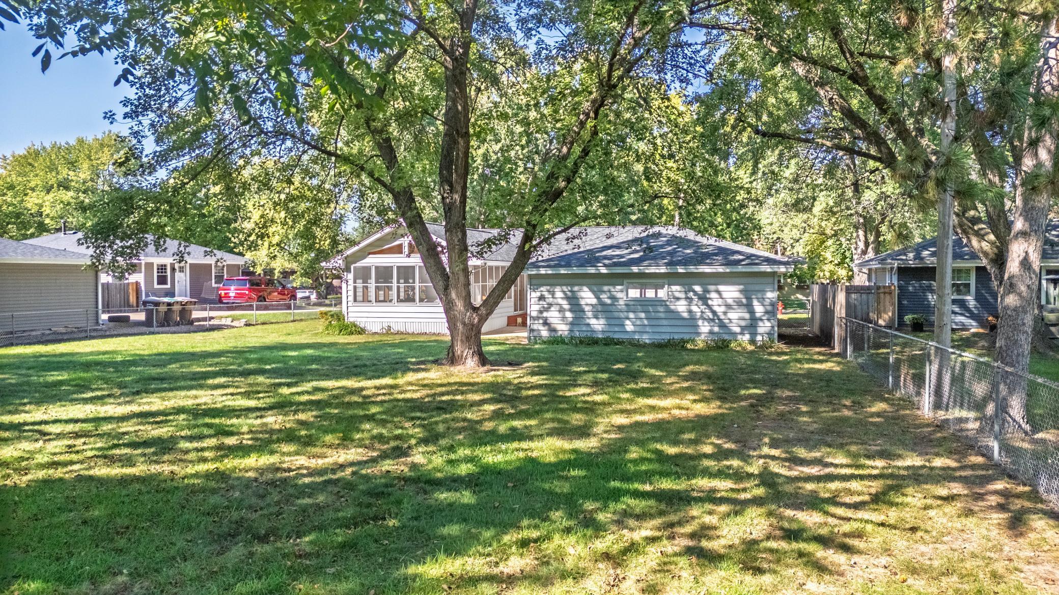 1913 E 86 1/2 Street