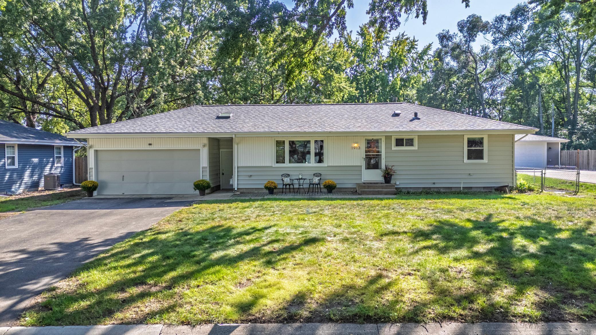 1913 E 86 1/2 Street